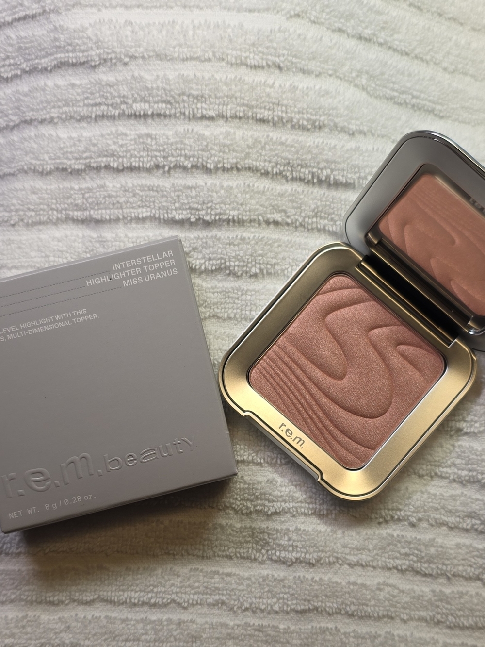 r.e.m. beauty Interstellar Highlighter - Shade Uranus